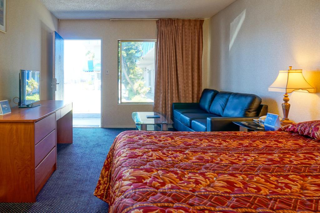 Lyndy'S Motel Anaheim Room photo